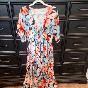 Floral V-Neck Maxi Dress - Multicolor Size Medium